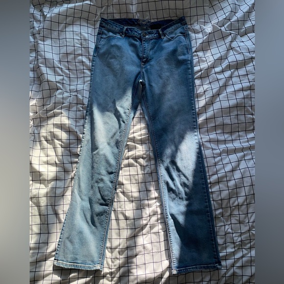 Mid Rise Buffalo David Bitton Jeans😍 - Picture 5 of 8